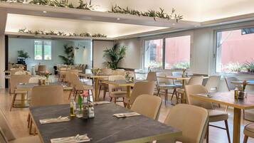 Dagelijks ontbijtbuffet (EUR 18 per persoon)