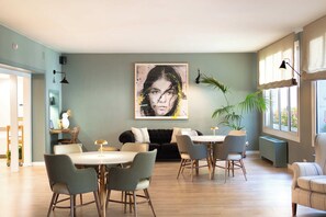 TV - Tres Torres Atiram Hotel (Barcelona)