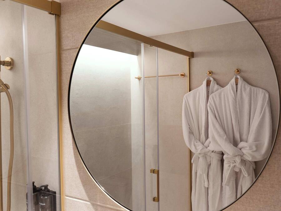 Comfort Room | Bathroom | Deep soaking tub, hair dryer, bidet, towels