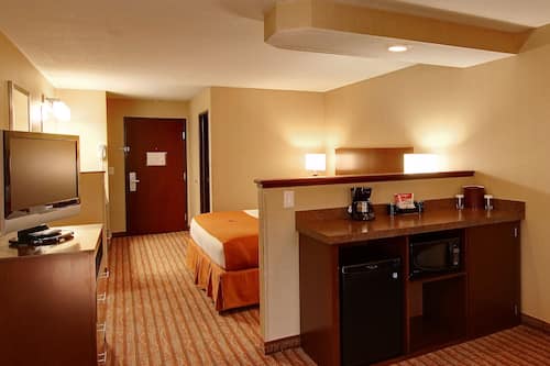 Premium bedding, pillowtop beds, desk, blackout drapes