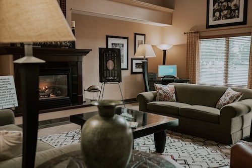 Phoenix Inn Suites - Albany