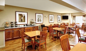 Free buffet breakfast on weekends
