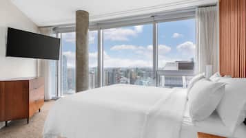Standard Suite, 1 Bedroom, Kitchenette | Peti besi dalam bilik, seterika/papan seterika
