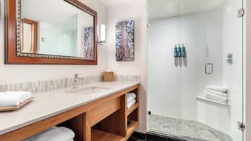 Standard Studio Suite | Bathroom | Hair dryer, towels, soap, shampoo