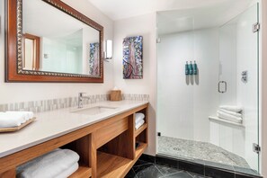 Standard Studio Suite | Bathroom | Hair dryer, towels, soap, shampoo - Embarc Vancouver (Vancouver)