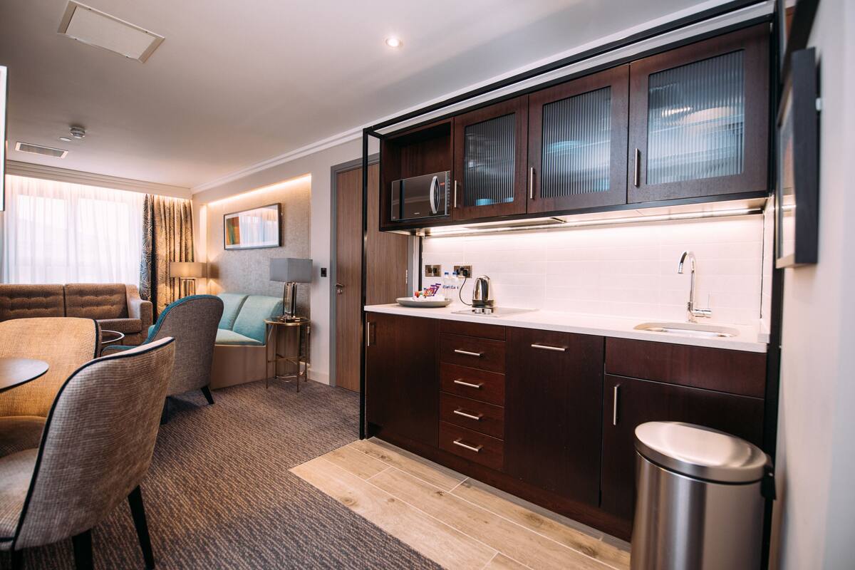 suite, 1 bedroom | in-room safe, desk, iron/ironing board, free wifi