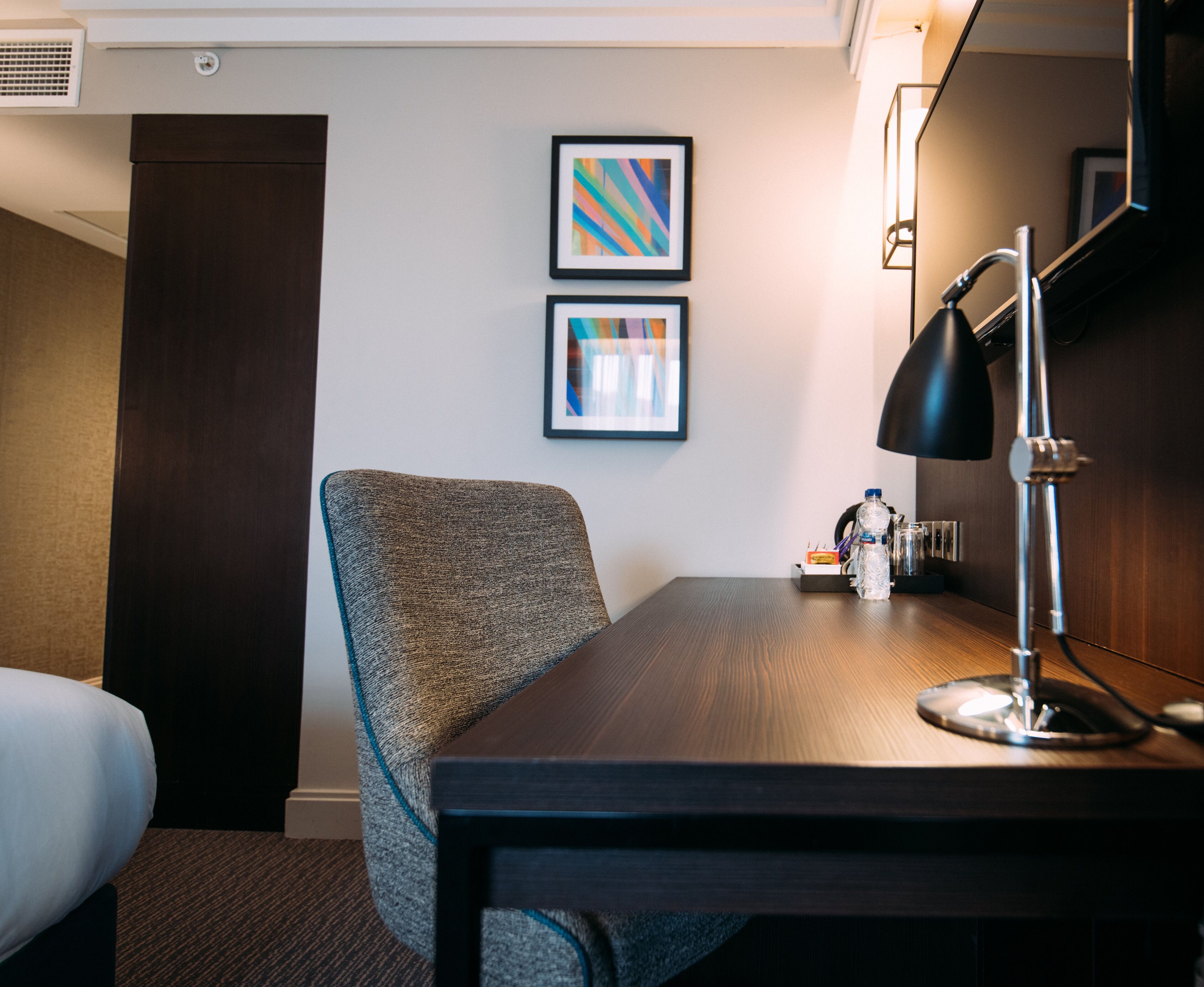 standard room, 1 king bed | in-room safe, desk, iron/ironing board, free wifi