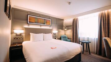 Standardværelse - 1 kingsize-seng - adgang til Club-lounge | Pengeskab på værelset, skrivebord, strygejern/strygebræt, gratis Wi-Fi