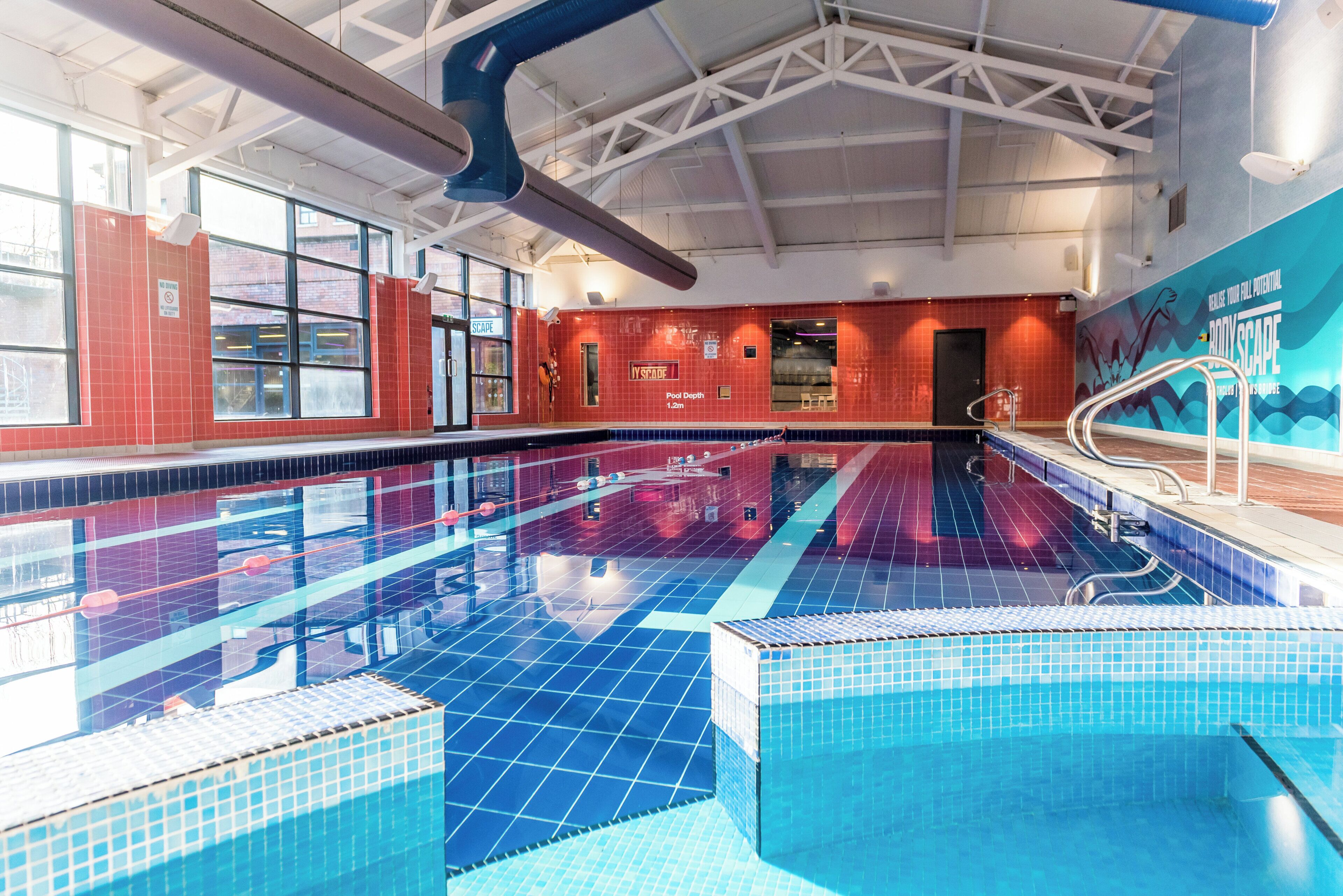 Una piscina techada