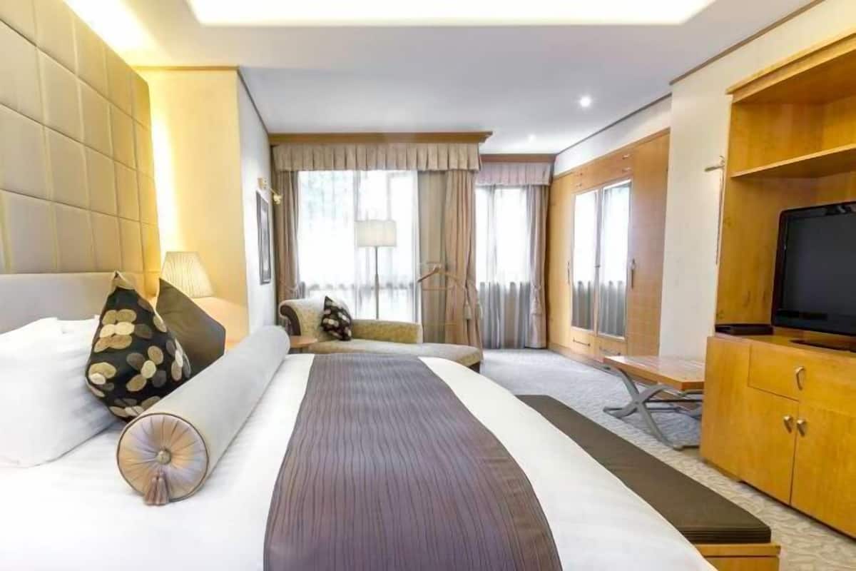 Premium bedding, minibar, in-room safe, blackout curtains