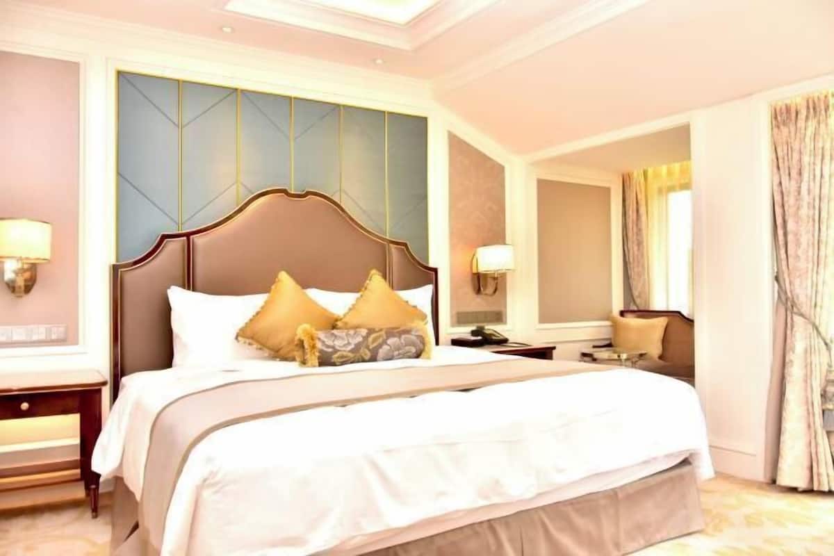 Premium bedding, minibar, in-room safe, blackout drapes