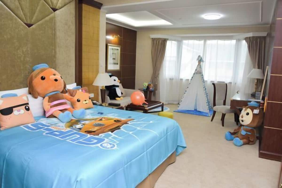 Premium bedding, minibar, in-room safe, blackout curtains