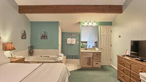 Signature Suite, 2 Bedrooms | Individually decorated, individually furnished, iron/ironing board