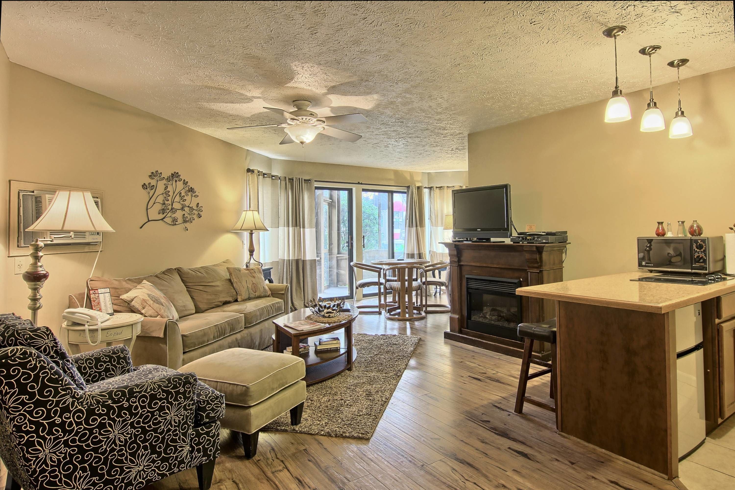 Deluxe Condo, 1 Bedroom (1 King and 1 Sofa Sleeper) | Living room | Flat-screen TV