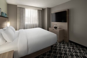 In-room safe, desk, laptop workspace, blackout drapes - Residence Inn by Marriott Portland Downtown/RiverPlace (Portland)