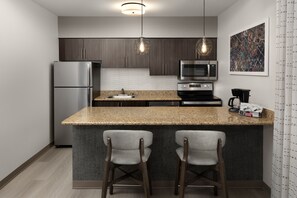 1 habitación, caja de seguridad en la habitación y escritorio 