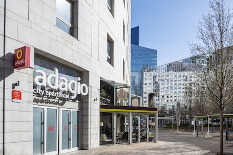 Esterni. Aparthotel Adagio La Défense Esplanade