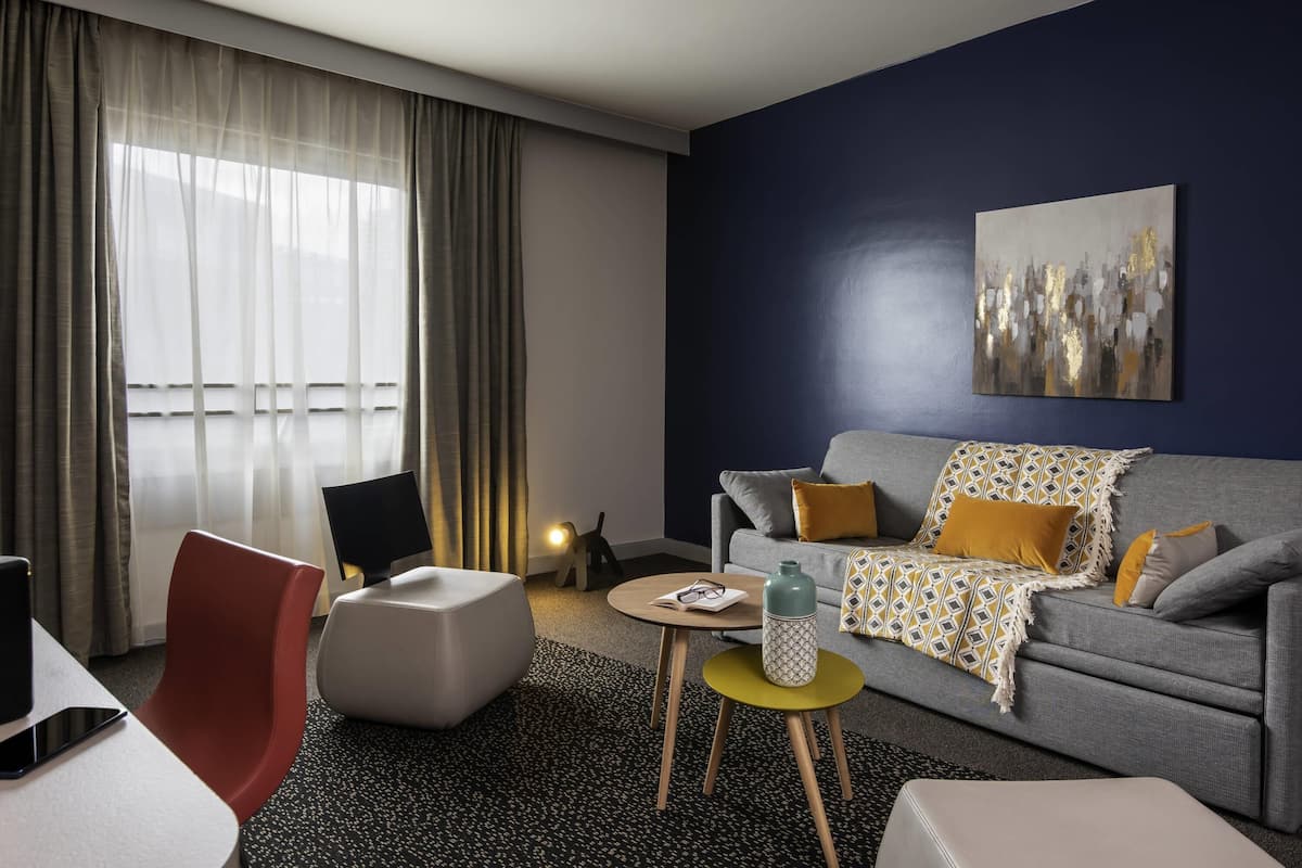 1 bedroom, in-room safe, desk, blackout drapes