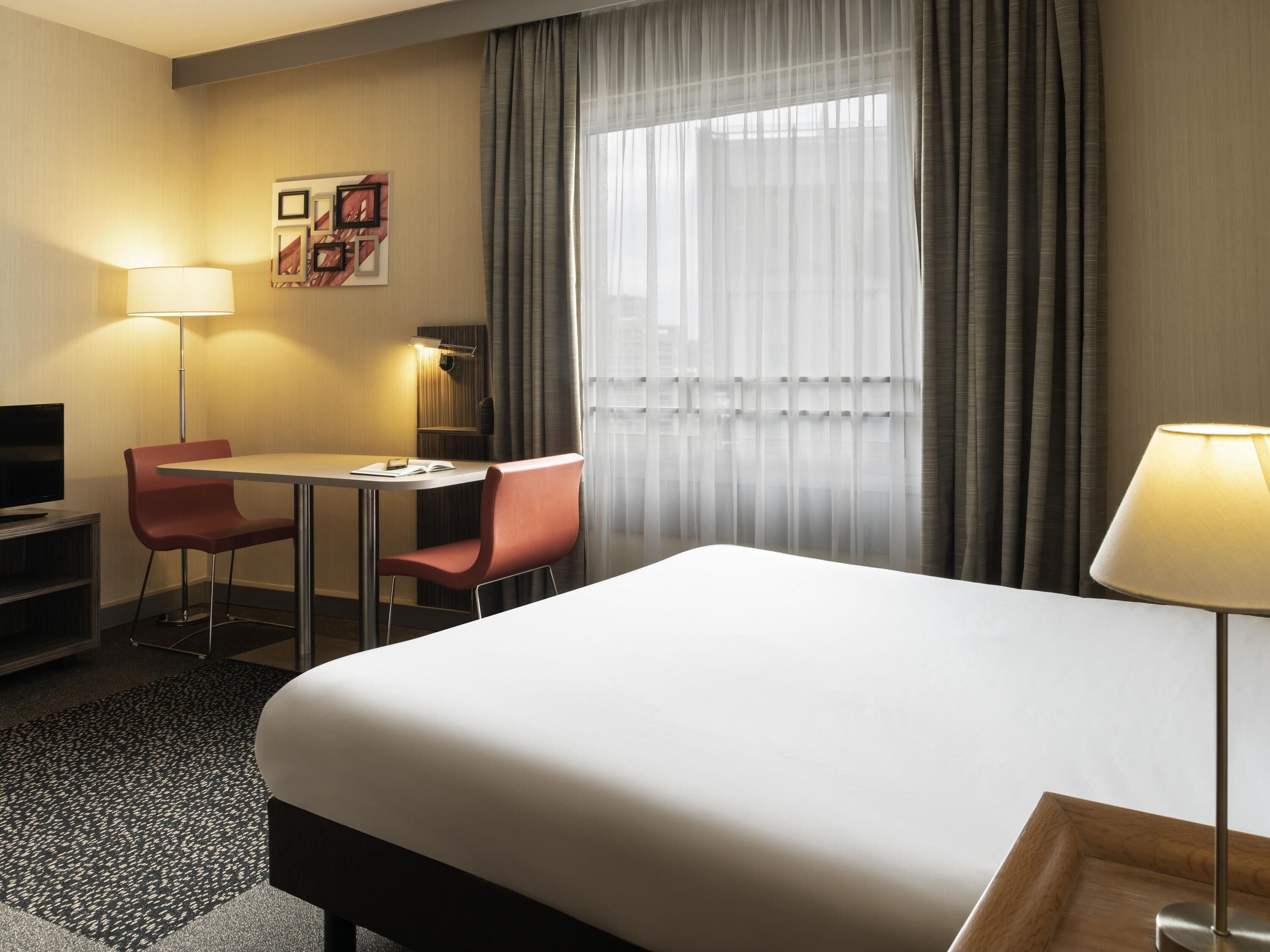 ซูพีเรียอพาร์ทเมนท์, 1 ห้องนอน (Large) | ตู้นิรภัยในห้องพัก, โต๊ะทำงาน, ผ้าม่านกันแสง, ห้องเก็บเสียง