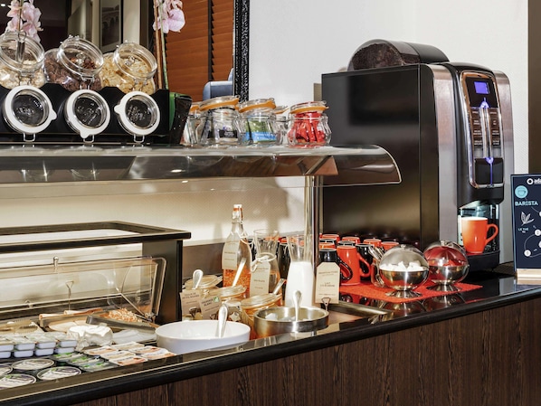 Daily to-go breakfast (EUR 19 per person)