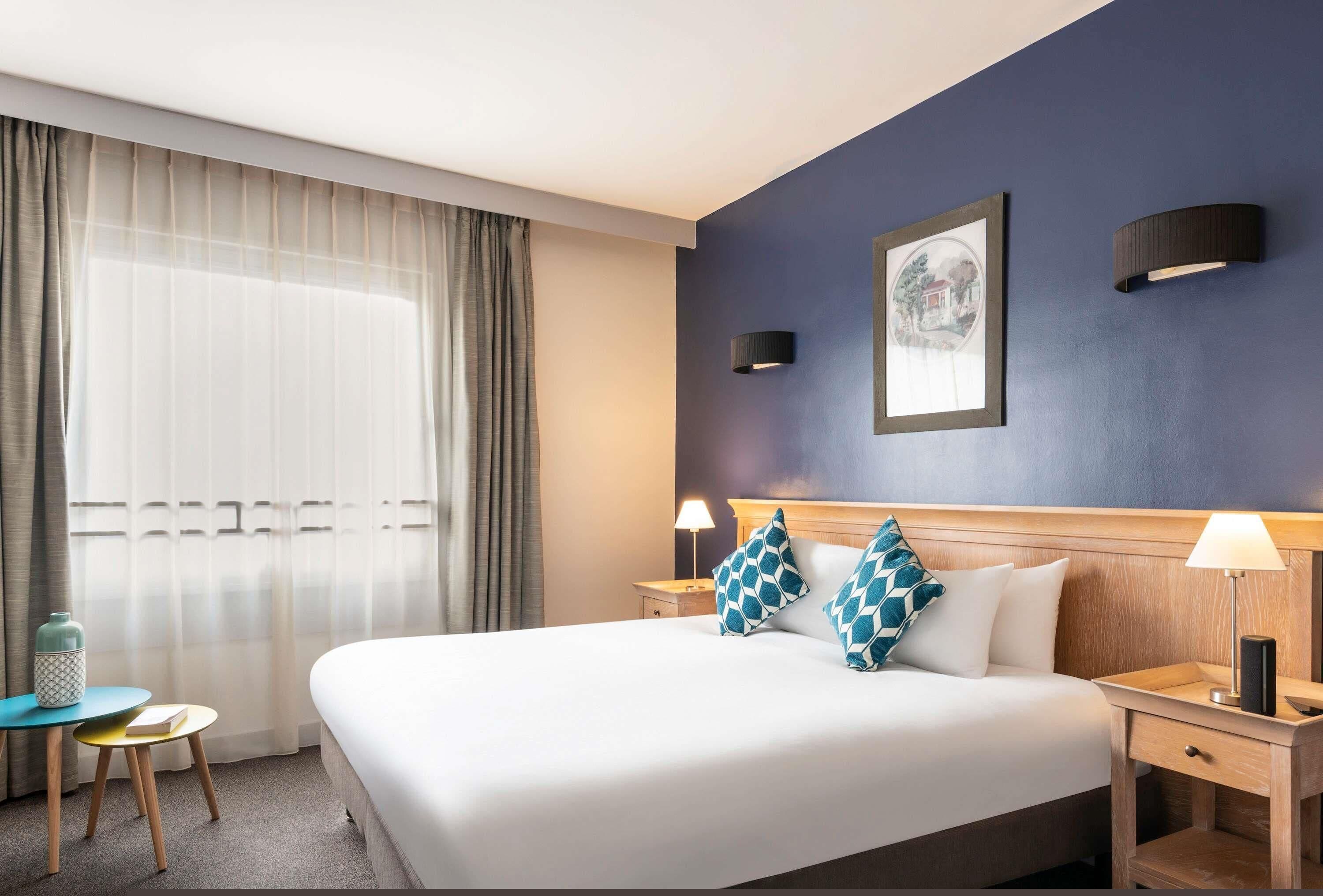 Apartment, 1 Bedroom | In-room safe, desk, blackout drapes, soundproofing