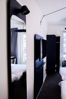 Standard Room, 2 Twin Beds | Premium bedding, desk, laptop workspace, blackout drapes