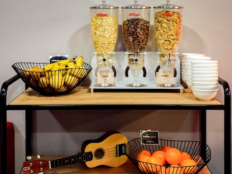 Desayuno buffet diario (EUR 13.5 por persona)