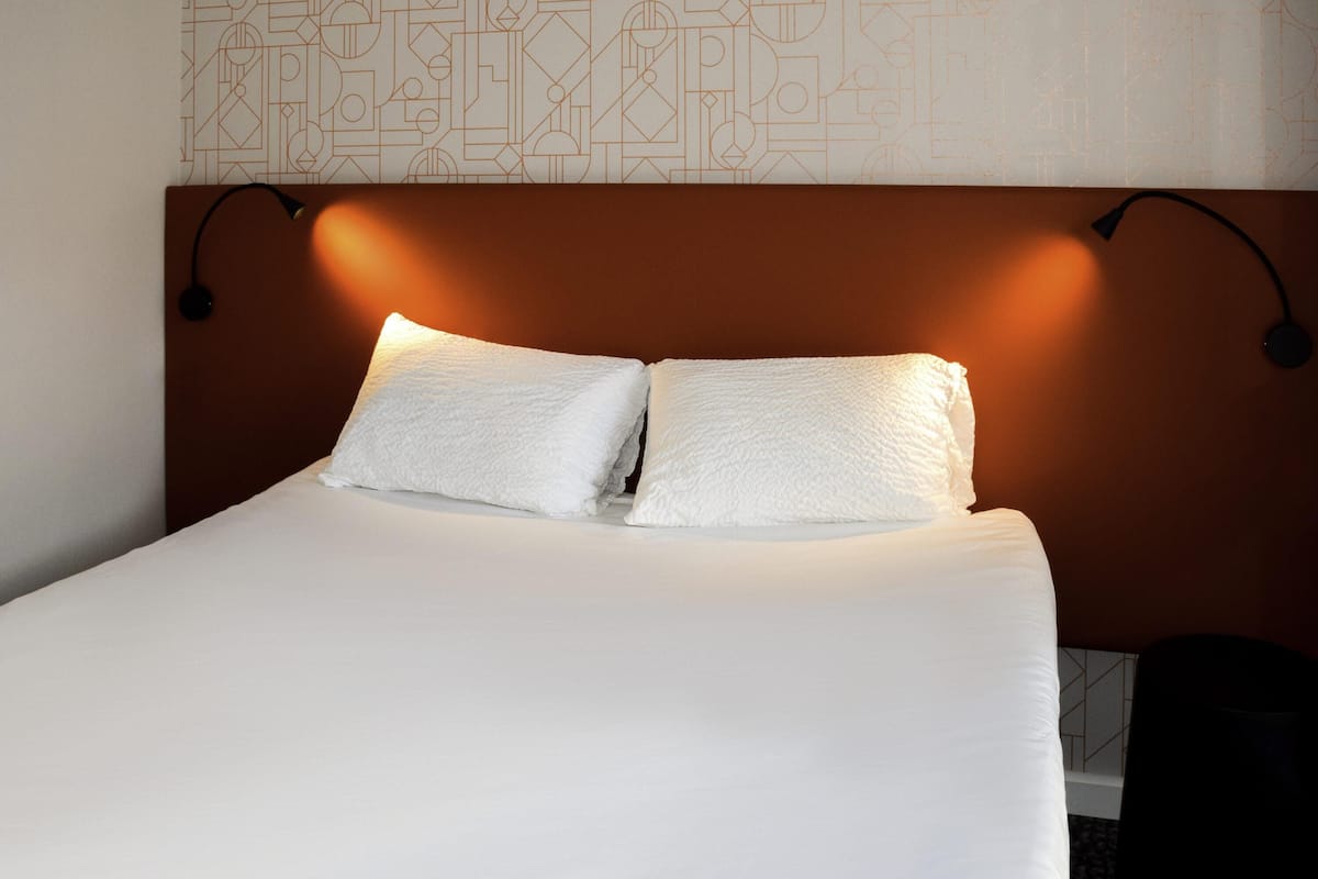 Ropa de cama de alta calidad y escritorio