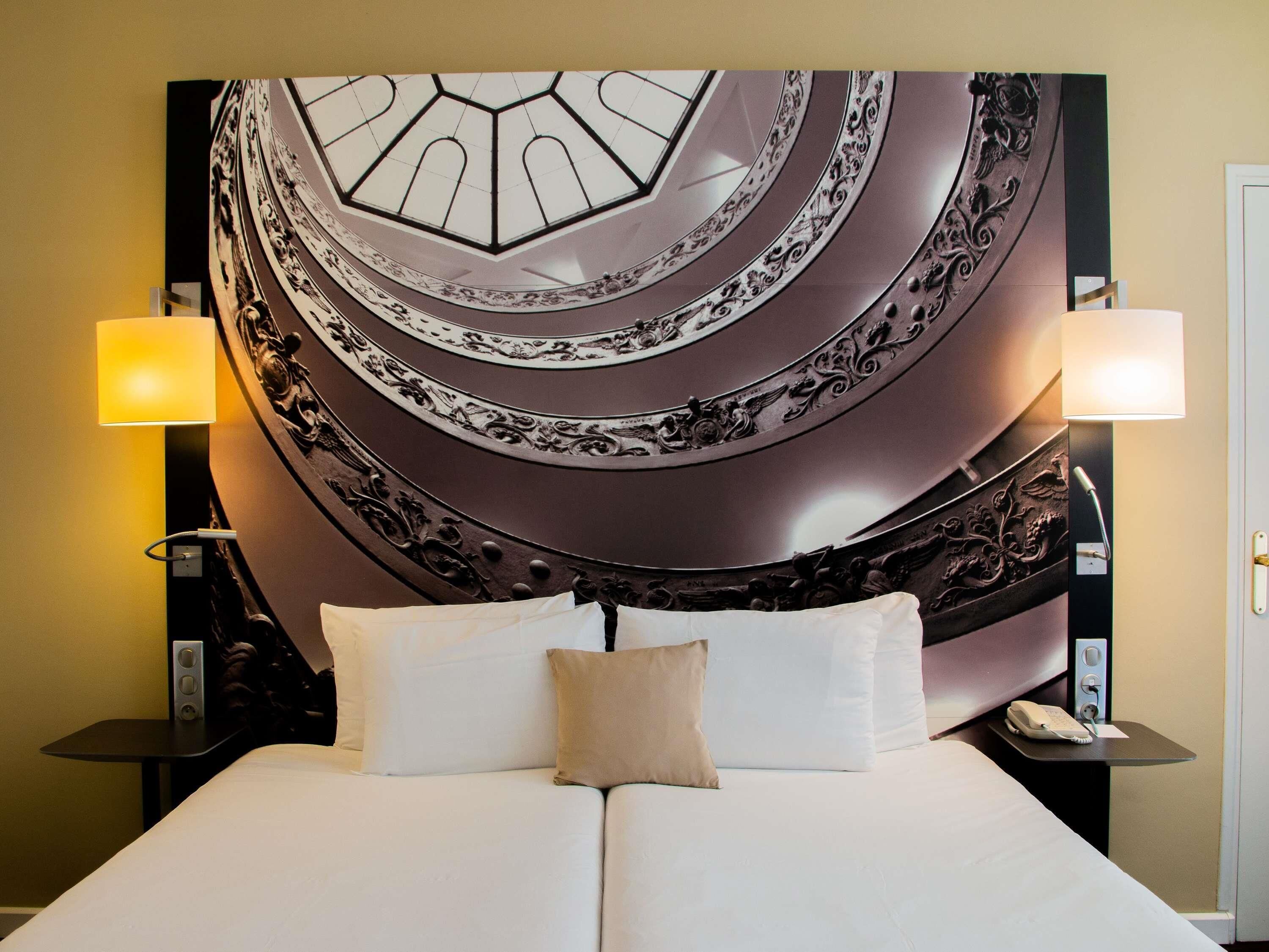 Classic Twin Room, 2 Twin Beds | Minibar, in-room safe, desk, blackout drapes