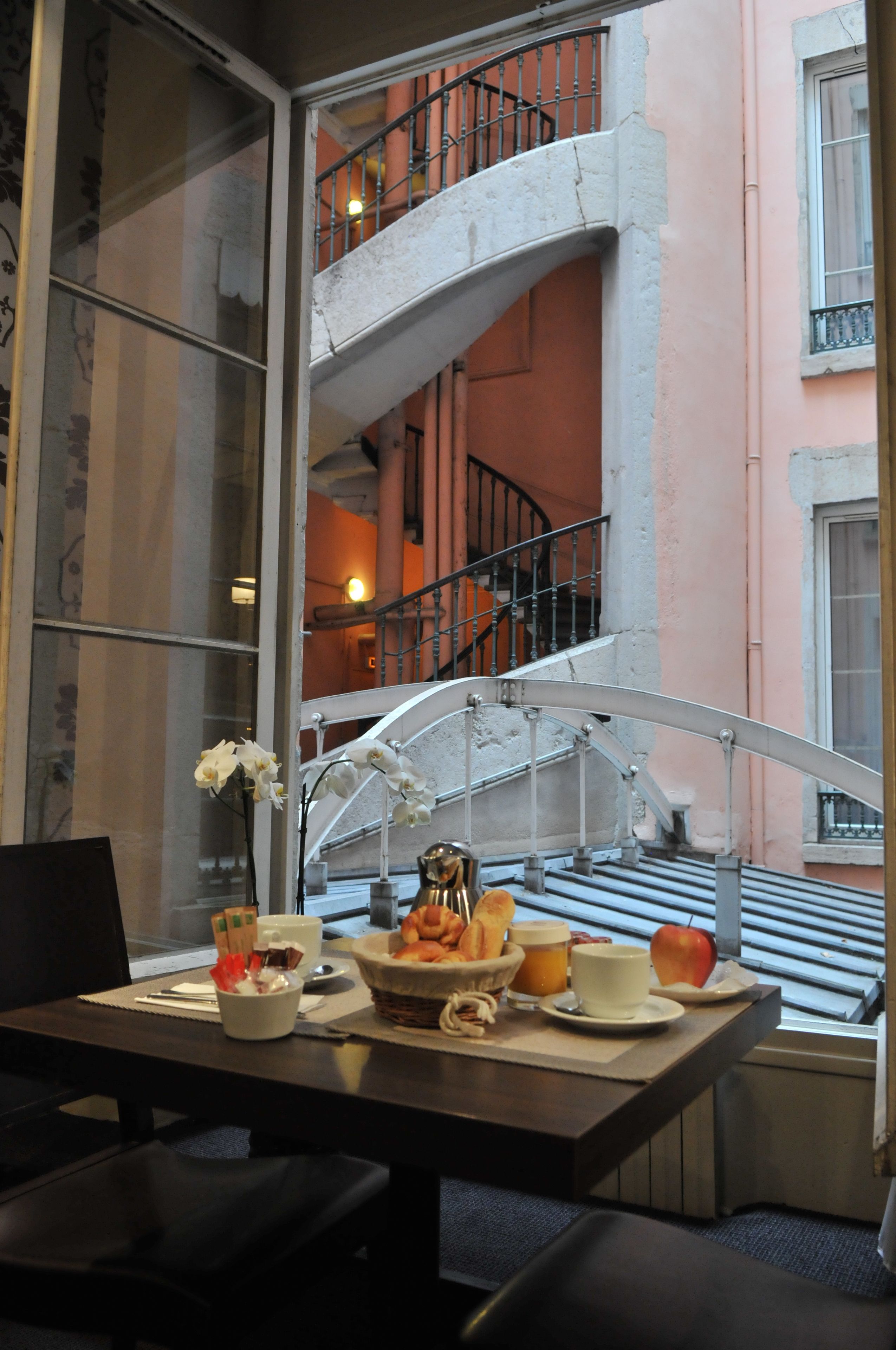 buffet breakfast on weekends (eur 20 per person)