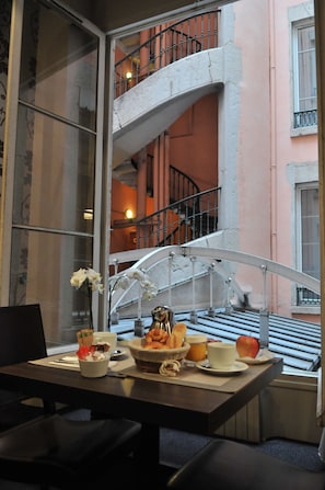 Frühstücksbuffet am Wochenende gegen Gebühr