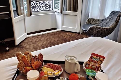 Buffet breakfast for a fee on weekends
