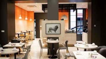 Buffet breakfast for a fee on weekends