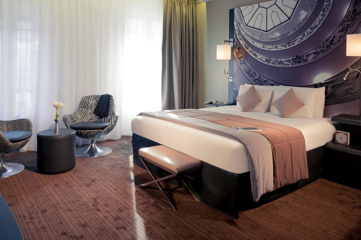 Privilege, Superior Room, 1 Double Bed | Minibar, in-room safe, desk, blackout drapes