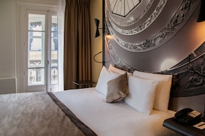 Classic Room, 1 Double Bed | Minibar, in-room safe, desk, blackout drapes
