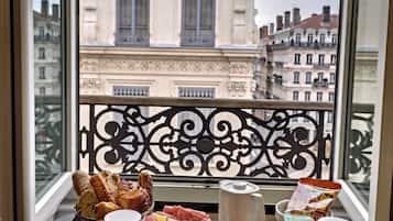 Buffet breakfast on weekends (EUR 20 per person)