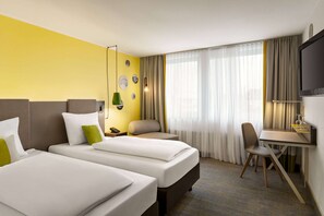 Comfort Room (Plus) | Hypo-allergenic bedding, desk, blackout drapes, iron/ironing board - Vienna House Easy by Wyndham Günzburg (Guenzburg)