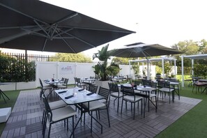 Outdoor dining - Hotel The Brand (Rome)