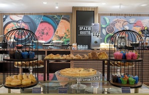 含每日吃到飽早餐