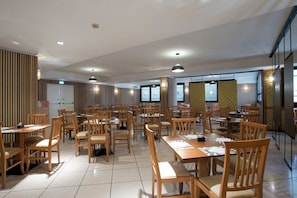 Free daily buffet breakfast