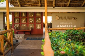 4 restaurants, breakfast, lunch, dinner served; international cuisine - Fiesta Resort Central Pacific - All Inclusive (El Roble)