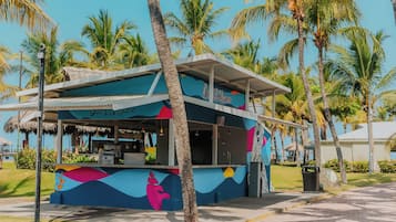 5 bars, bar en bord de piscine