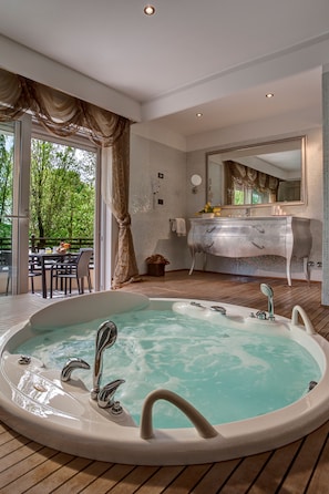 Jetted tub