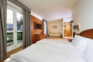Superior Room, Lake View | 1 bedroom, minibar, in-room safe, desk