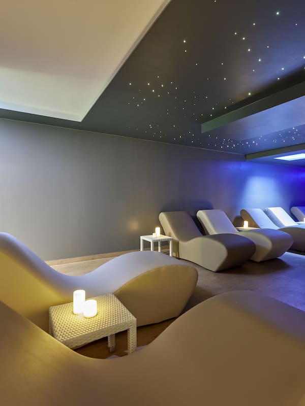 Sauna, hot tub, Turkish bath, body treatments, hot stone massages