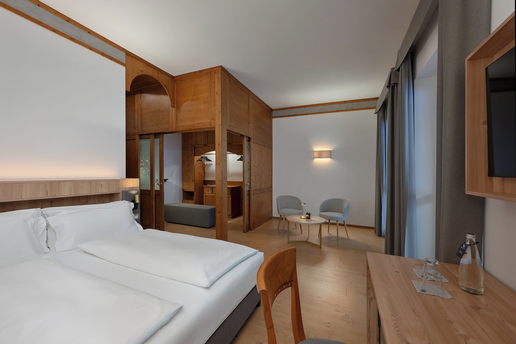 Camera Superior | Minibar, una cassaforte in camera, una scrivania