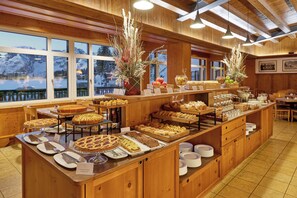 Buffet déjeuner gratuit tous les jours