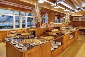 Buffet déjeuner gratuit tous les jours