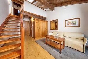 Suite, Lake View