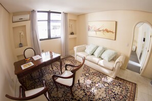 Suite Presidencial | Frigobar, escrivaninha, quartos à prova de som, Wi-Fi de cortesia